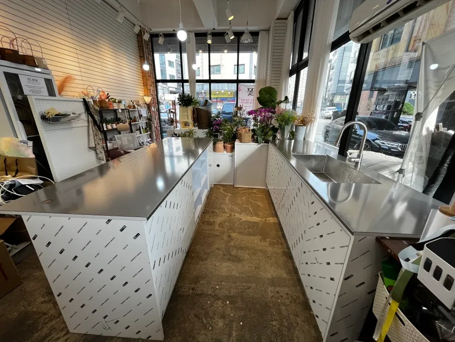 파주 운정 꽃집 스테인리스 싱크대 & 작업대 시공 후기 - 2T 절곡형 상판으로 완성한 아일랜드형 맞춤 제작 시공사례 사진