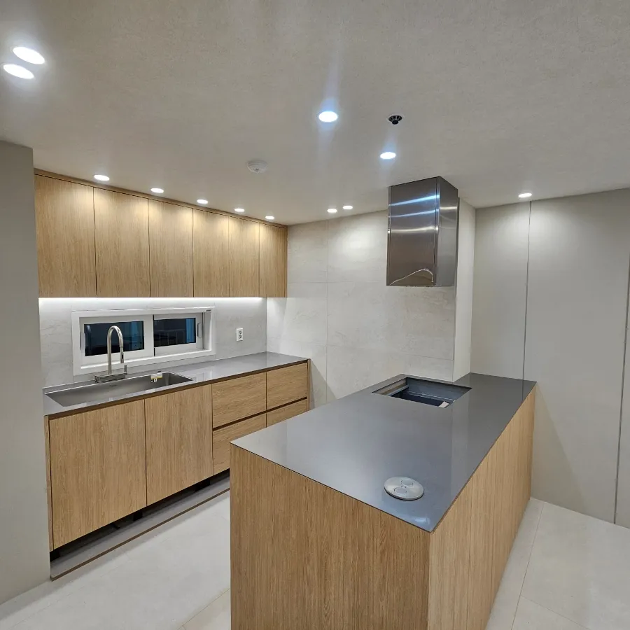 인천 검단 스테인리스 싱크대 상판 시공 후기 - 우드 인테리어와의 완벽한 조화 시공사례 사진
