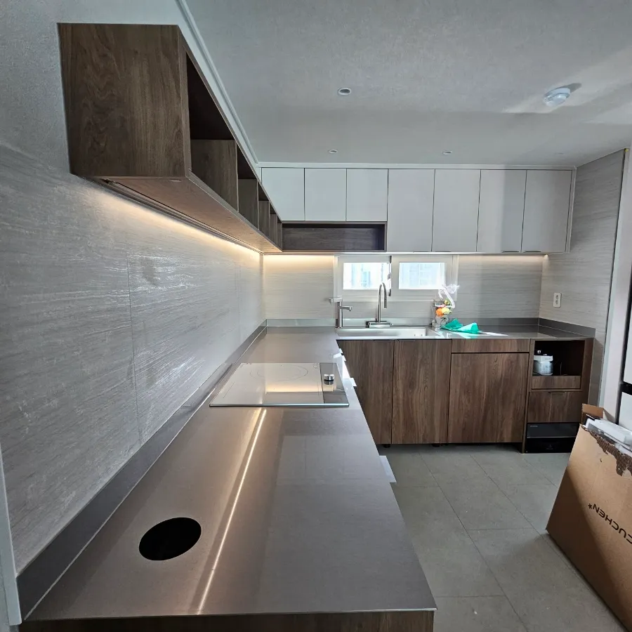 서울 성북구 베르겐오크 싱크대 상판 시공 후기 - 스테인리스 3t로 완성한 고급 주방 시공사례 사진