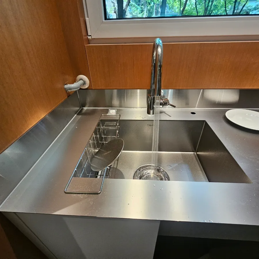 한남동 고급 인테리어, 우드톤과 완벽하게 어울리는 스테인리스 싱크대 상판 시공기 시공사례 사진